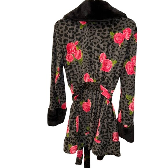 Betsey Johnson black super soft leopard spot Pink Rose shawl neck bath r… - Picture 5 of 6